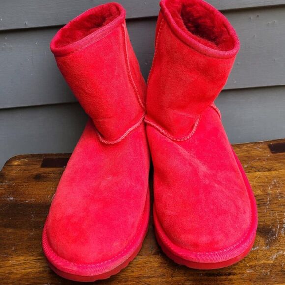 UGG Classic Short Suede Boot in Samba Red Shearling Lined size 6 - Picture 2 of 11